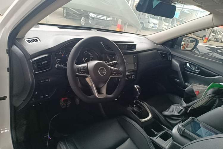 Used Nissan X-Trail 2019 2.0L CVT Smart Connect Comfort Edition 2WD Center Console