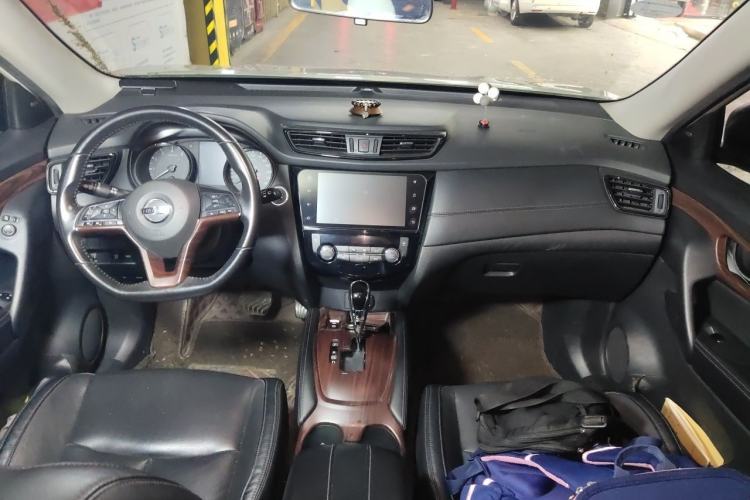 Used Nissan X-Trail 2019 2.0L CVT Smart Connect Comfort Edition 2WD Center Console