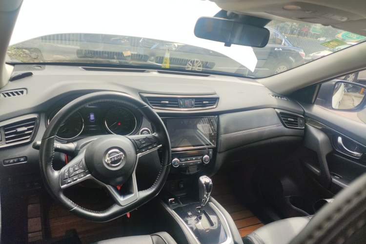 Used Nissan X-Trail 2019 2.0L CVT Smart Connect Comfort Edition 2WD Center Console