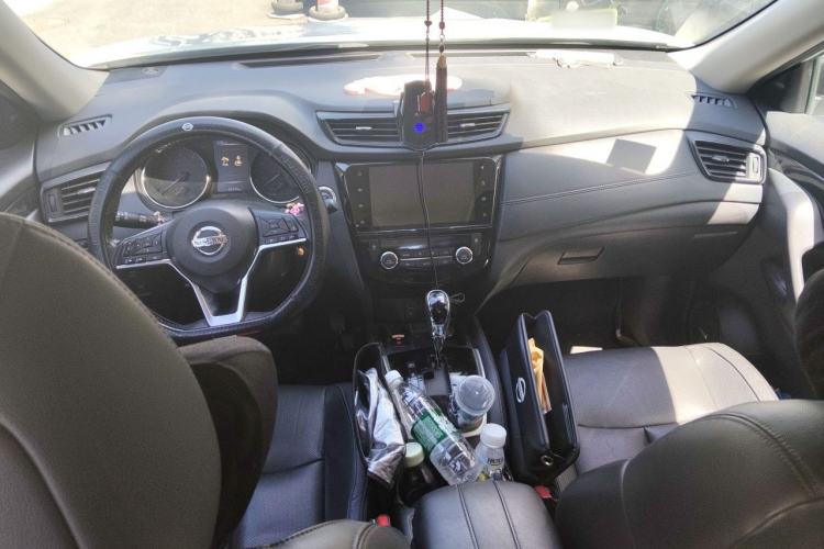 Used Nissan X-Trail 2019 2.5L CVT Smart Connect Luxury Edition 4WD Center Console