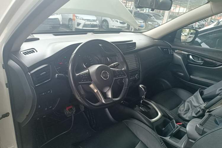 Used Nissan X-Trail 2019 2.0L CVT Smart Connect Comfort Edition 2WD Center Console