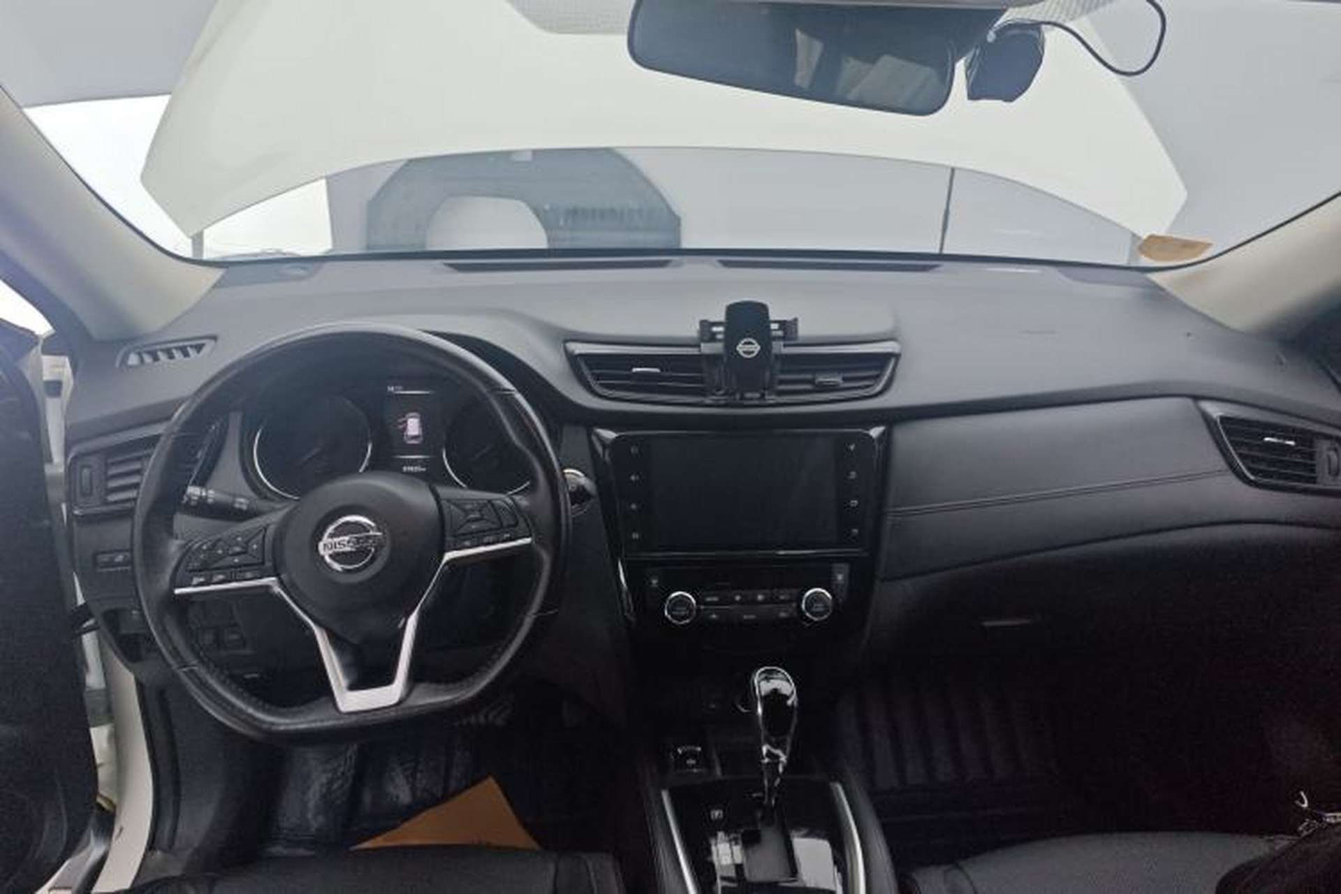 Used Nissan X-Trail 2019 2.0L CVT Smart Connect Comfort Edition 2WD Center Console