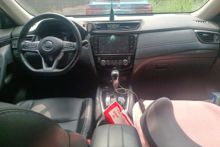 Used Nissan X-Trail 2019 2.0L CVT Smart Connect Comfort Edition 2WD Center Console