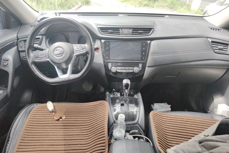 Used Nissan X-Trail 2019 2.0L CVT Smart Connect Comfort Edition 2WD Center Console