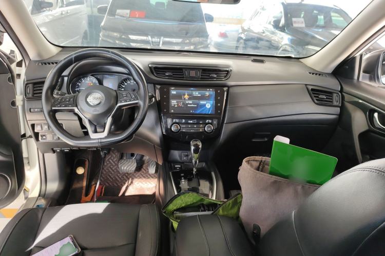 Used Nissan X-Trail 2019 2.5L CVT Smart Connect Luxury Edition 4WD Center Console