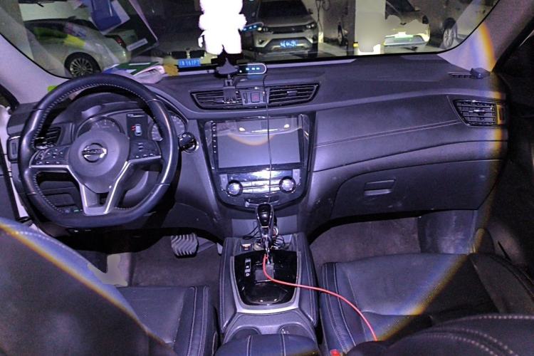 Used Nissan X-Trail 2019 2.0L CVT SmartConnect 7-Seater Comfort Edition 2WD Center Console