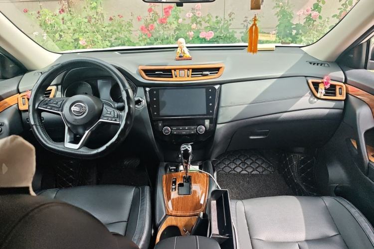 Used Nissan X-Trail 2019 2.0L CVT SmartConnect 7-Seater Comfort Edition 2WD Center Console