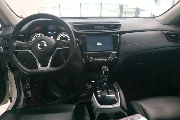 Used Nissan X-Trail 2019 2.5L CVT Smart Connect Luxury Edition 4WD Center Console