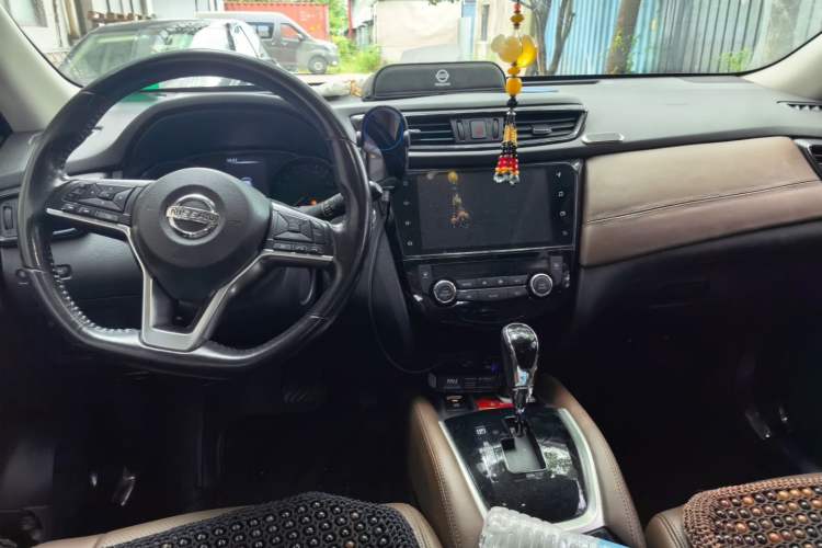 Used Nissan X-Trail 2019 2.0L CVT Smart Connect Comfort Edition 2WD Center Console