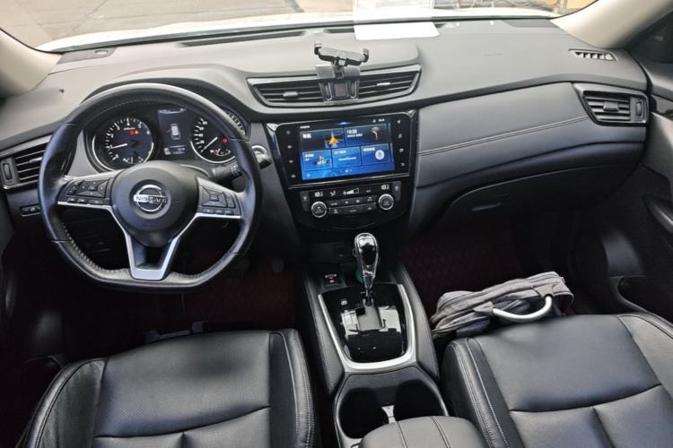 Used Nissan X-Trail 2019 2.0L CVT Smart Connect Comfort Edition 2WD Center Console
