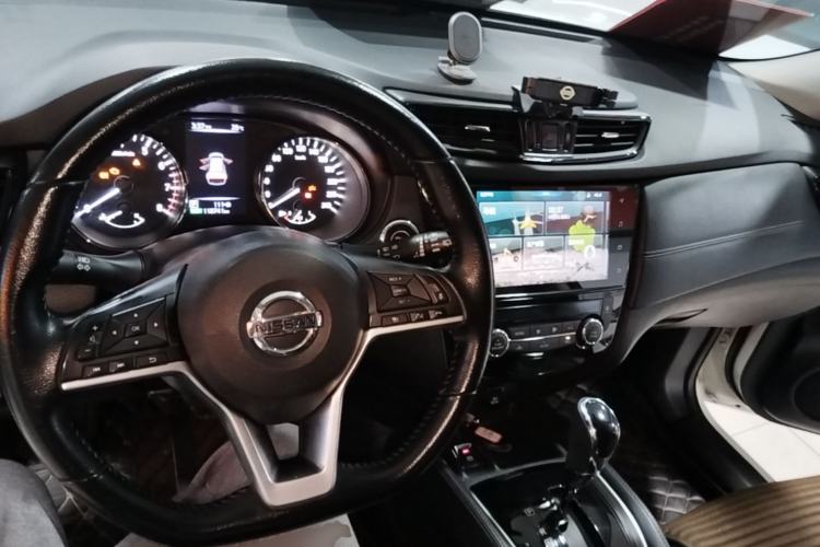Used Nissan X-Trail 2019 2.5L CVT Smart Connect Luxury Edition 4WD Center Console