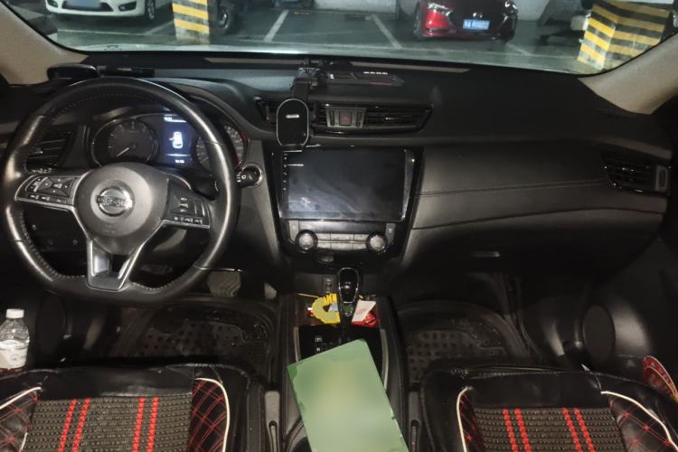 Used Nissan X-Trail 2019 2.0L CVT Smart Connect Comfort Edition 2WD Center Console