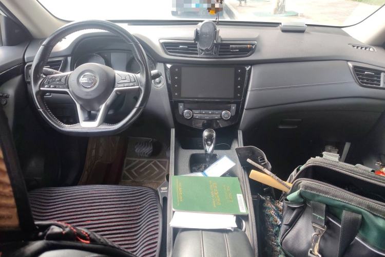 Used Nissan X-Trail 2019 2.0L CVT Smart Connect Comfort Edition 2WD Center Console