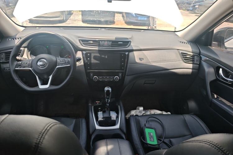 Used Nissan X-Trail 2019 2.5L CVT Smart Connect Luxury Edition 4WD Center Console