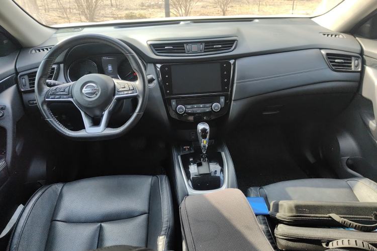 Used Nissan X-Trail 2019 2.5L CVT Smart Connect Luxury Edition 4WD Center Console