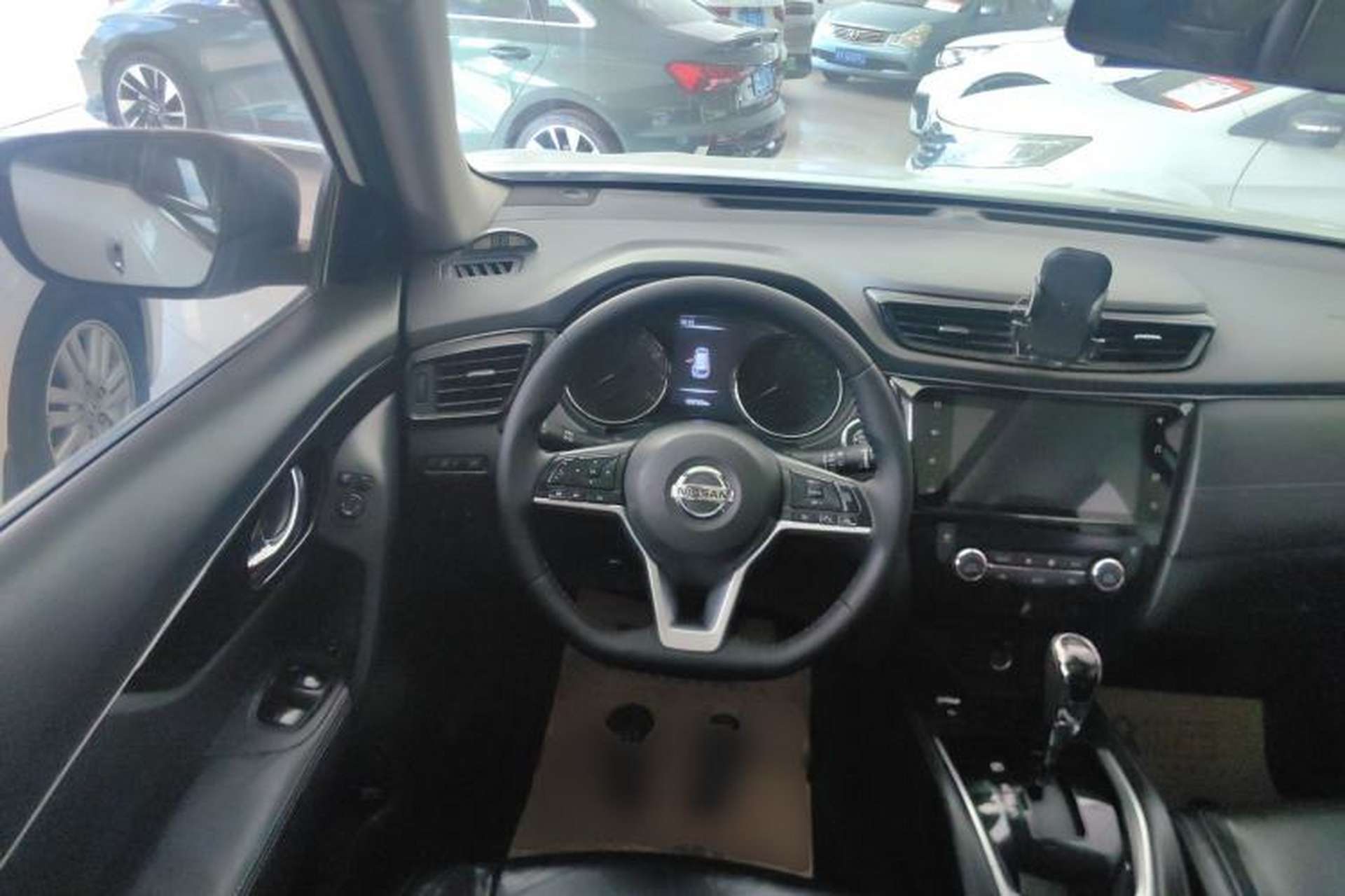 Used Nissan X-Trail 2019 2.0L CVT Smart Connect Comfort Edition 2WD Center Console