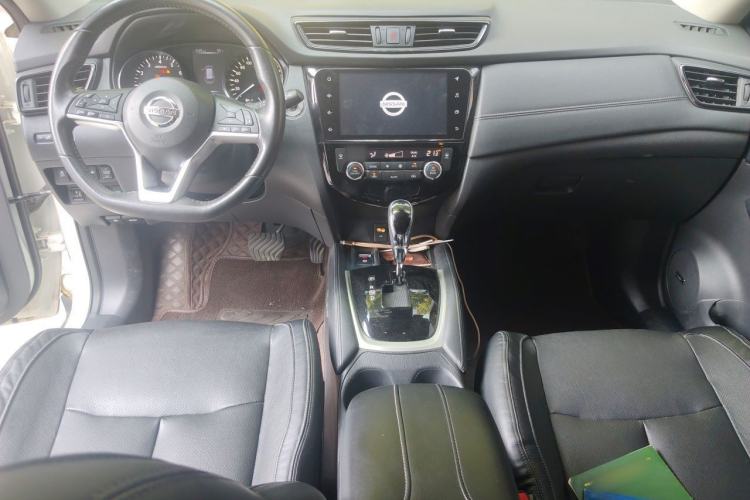 Used Nissan X-Trail 2019 2.5L CVT Smart Connect Luxury Edition 4WD Center Console