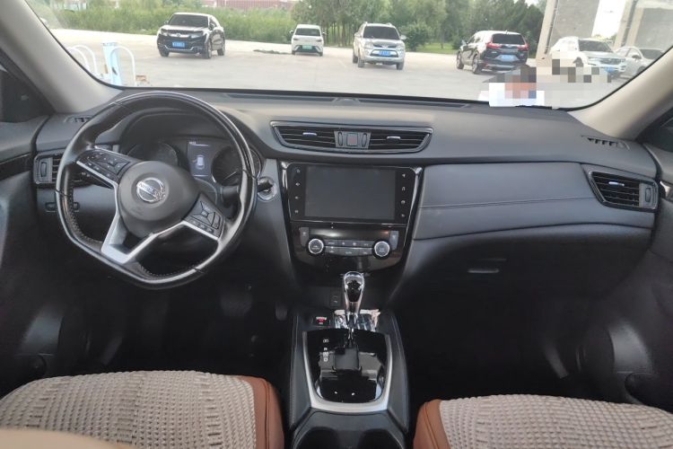Used Nissan X-Trail 2019 2.0L CVT Smart Connect Comfort Edition 2WD Center Console