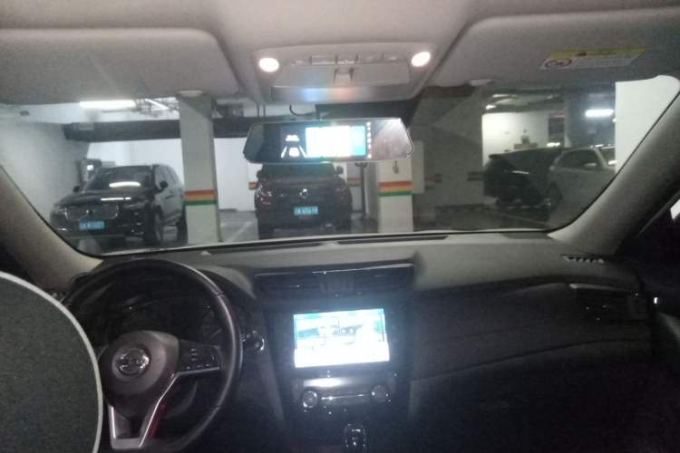 Used Nissan X-Trail 2019 2.0L CVT Smart Connect Comfort Edition 2WD Center Console