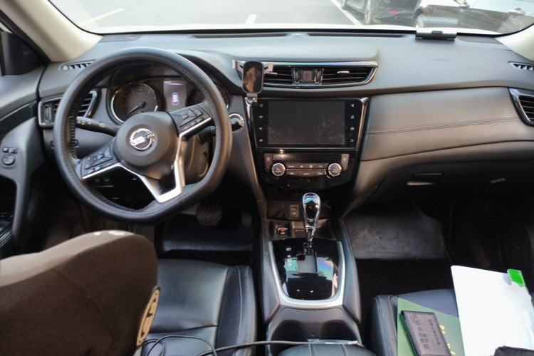 Used Nissan X-Trail 2019 2.5L CVT Smart Connect Luxury Edition 4WD Center Console
