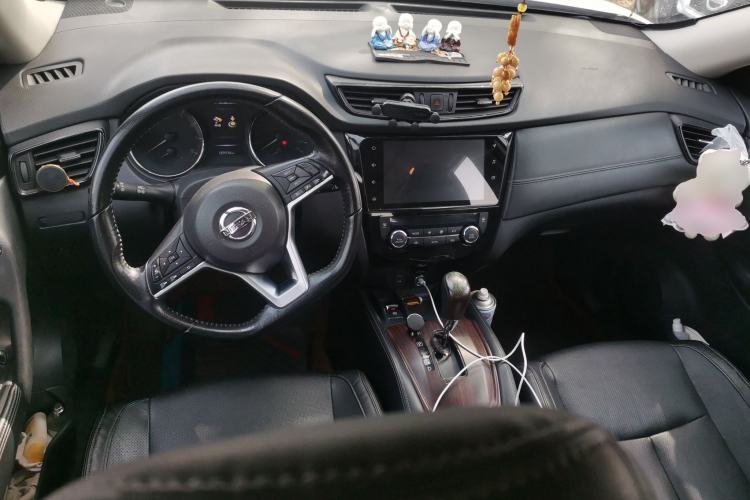 Used Nissan X-Trail 2019 2.0L CVT Smart Connect Comfort Edition 2WD Center Console