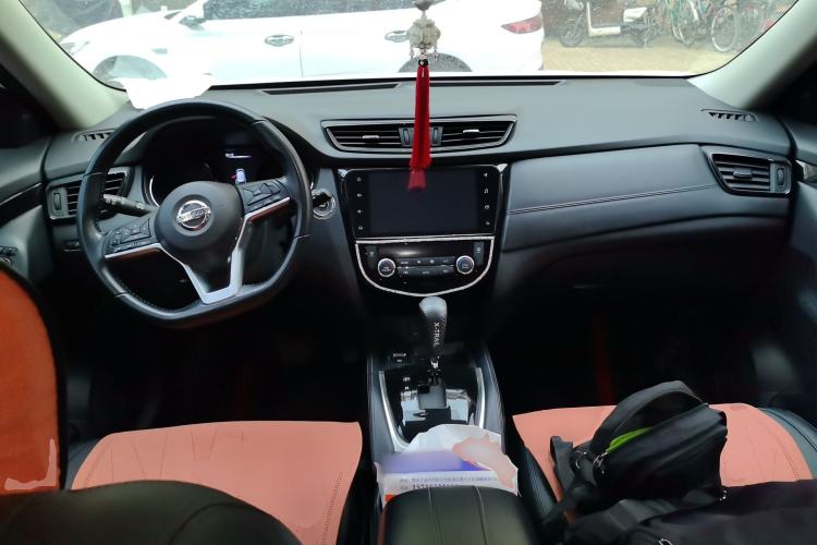 Used Nissan X-Trail 2019 2.0L CVT Smart Connect Comfort Edition 2WD Center Console