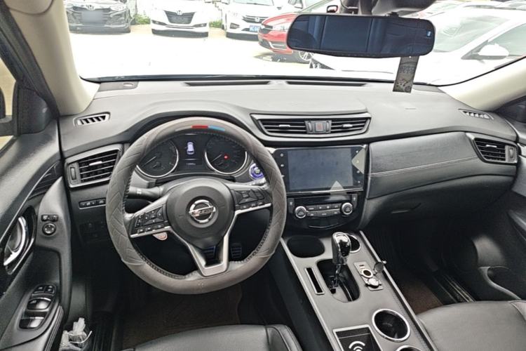 Used Nissan X-Trail 2019 2.0L CVT Smart Connect Comfort Edition 2WD Center Console