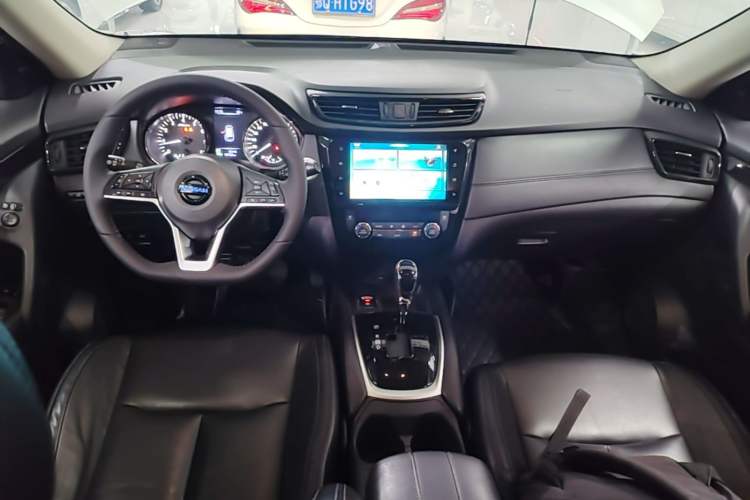 Used Nissan X-Trail 2019 2.0L CVT Smart Connect Comfort Edition 2WD Center Console