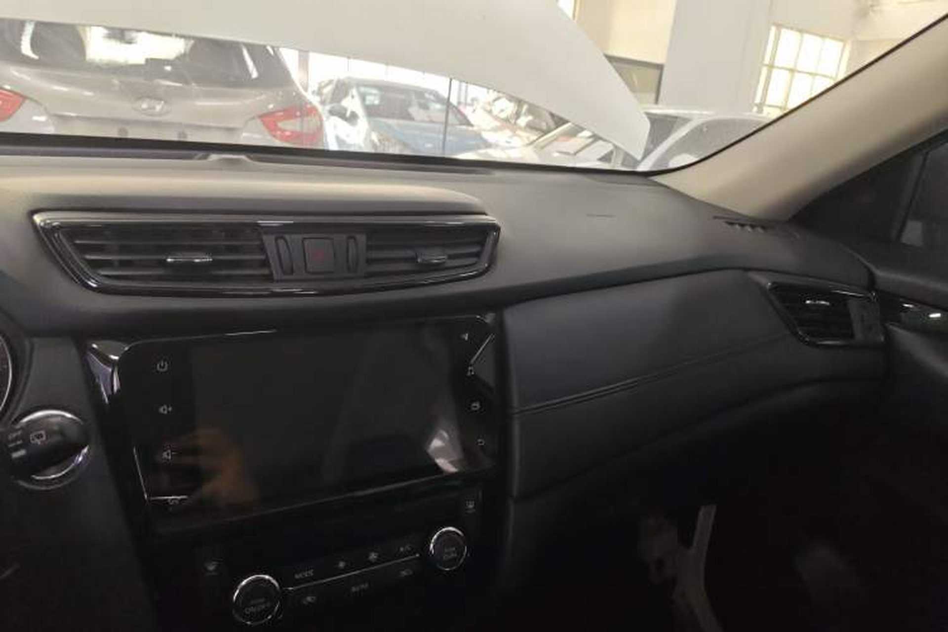 Used Nissan X-Trail 2019 2.0L CVT Smart Connect Comfort Edition 2WD Center Console