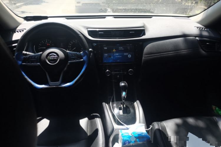 Used Nissan X-Trail 2019 2.0L CVT Smart Connect Comfort Edition 2WD Center Console
