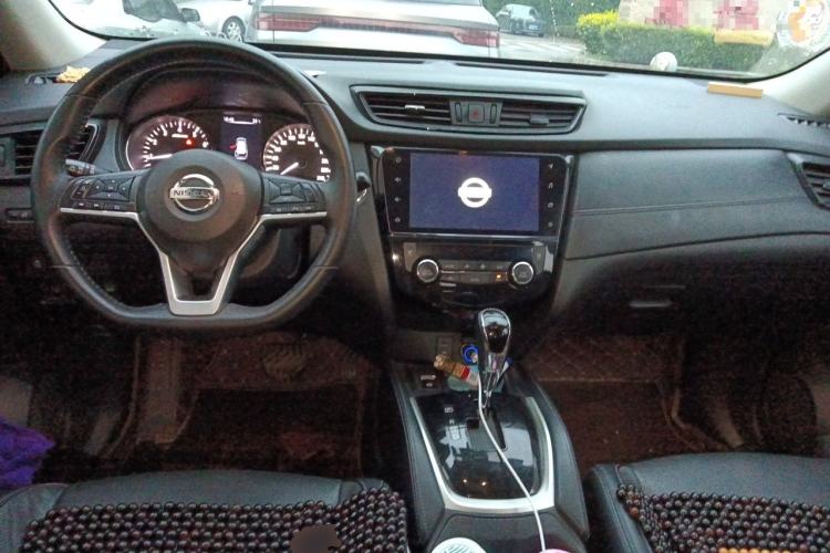 Used Nissan X-Trail 2019 2.0L CVT Smart Connect Comfort Edition 2WD Center Console