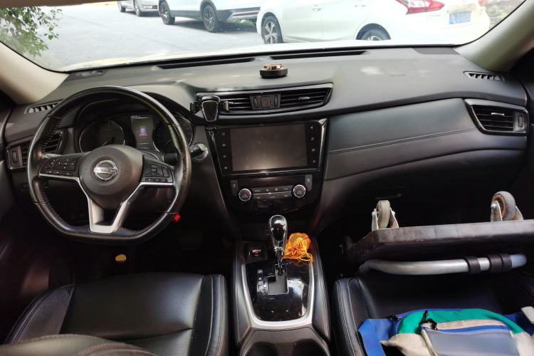 Used Nissan X-Trail 2019 2.0L CVT Smart Connect Comfort Edition 2WD Center Console
