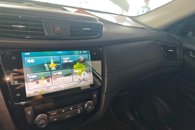 Used Nissan X-Trail 2019 2.0L CVT Smart Connect Comfort Edition 2WD Center Console