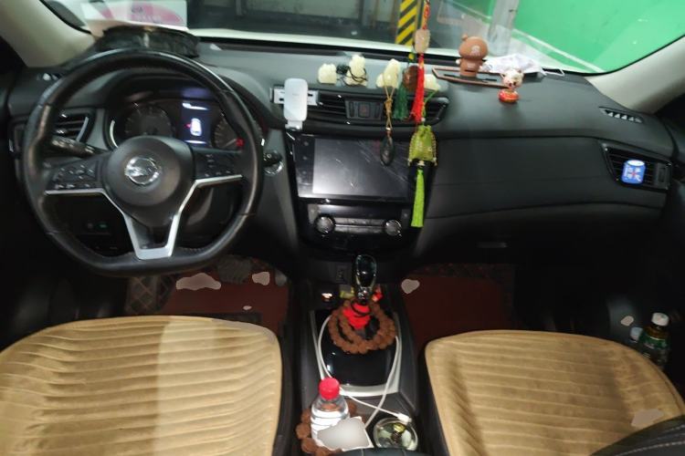 Used Nissan X-Trail 2019 2.0L CVT Smart Connect Comfort Edition 2WD Center Console