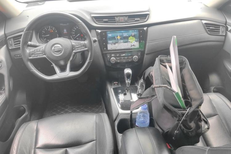 Used Nissan X-Trail 2019 2.0L CVT Smart Connect Comfort Edition 2WD Center Console