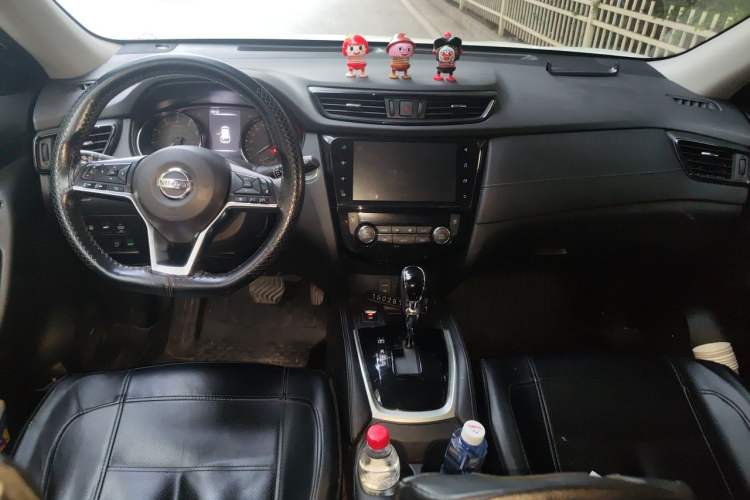 Used Nissan X-Trail 2019 2.5L CVT Smart Connect Luxury Edition 4WD Center Console