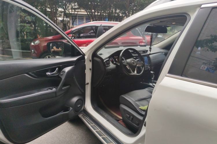 Used Nissan X-Trail 2019 2.5L CVT Smart Connect Luxury Edition 4WD Driver Seat