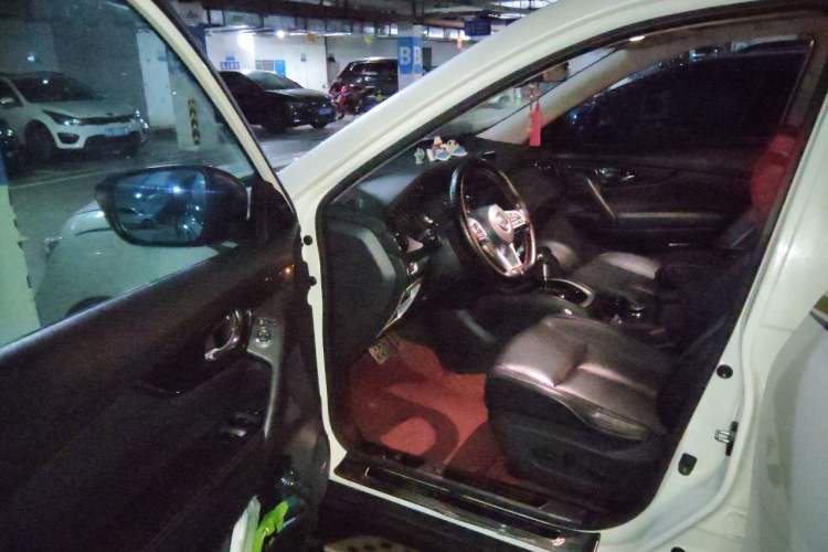 Used Nissan X-Trail 2019 2.5L CVT Smart Connect Luxury Edition 4WD Driver Seat
