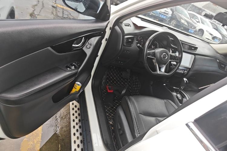 Used Nissan X-Trail 2019 2.0L CVT Smart Connect Comfort Edition 2WD Driver Seat