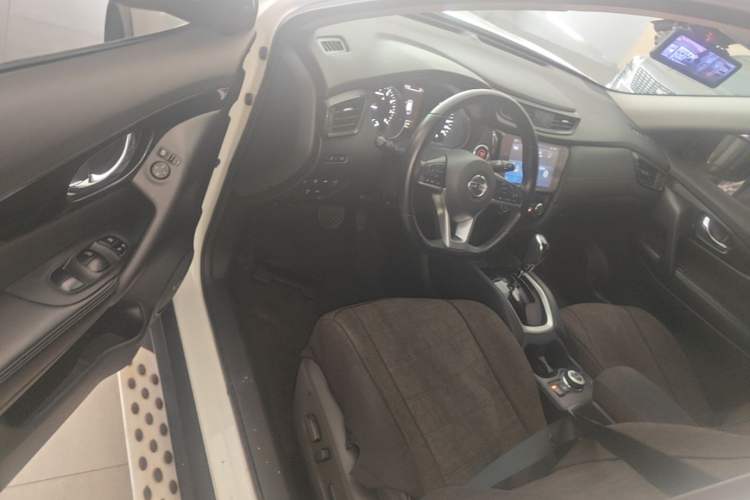 Used Nissan X-Trail 2019 2.5L CVT Smart Connect Luxury Edition 4WD Driver Seat