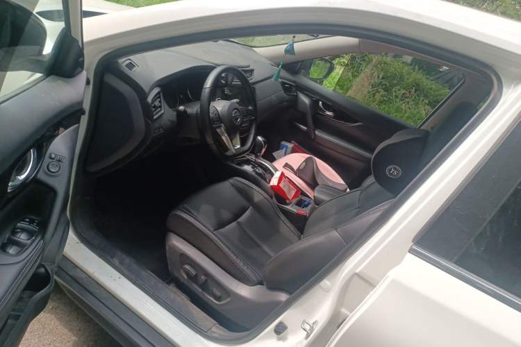 Used Nissan X-Trail 2019 2.0L CVT Smart Connect Comfort Edition 2WD Driver Seat