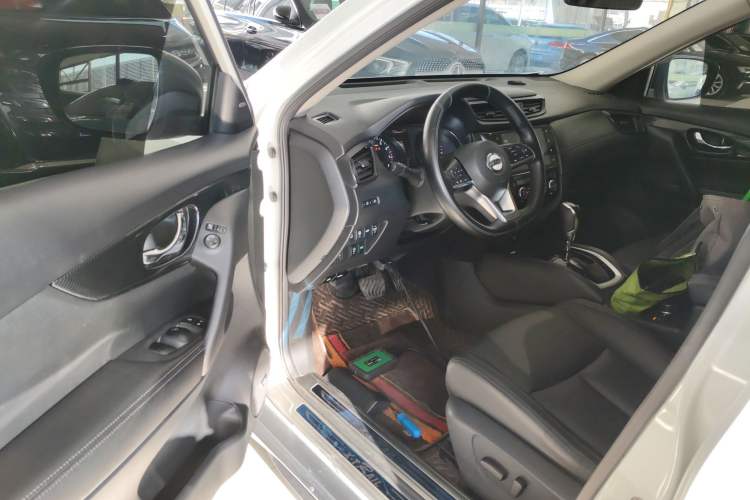 Used Nissan X-Trail 2019 2.5L CVT Smart Connect Luxury Edition 4WD Driver Seat