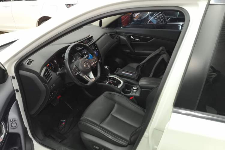 Used Nissan X-Trail 2019 2.5L CVT Smart Connect Luxury Edition 4WD Driver Seat