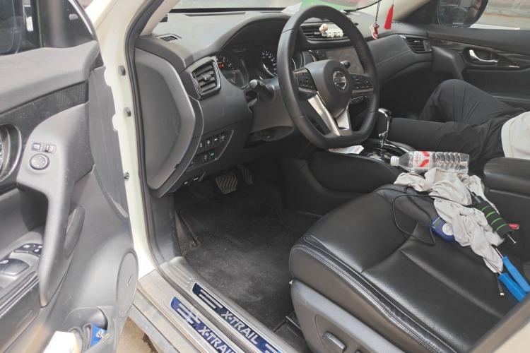 Used Nissan X-Trail 2019 2.5L CVT Smart Connect Luxury Edition 4WD Driver Seat