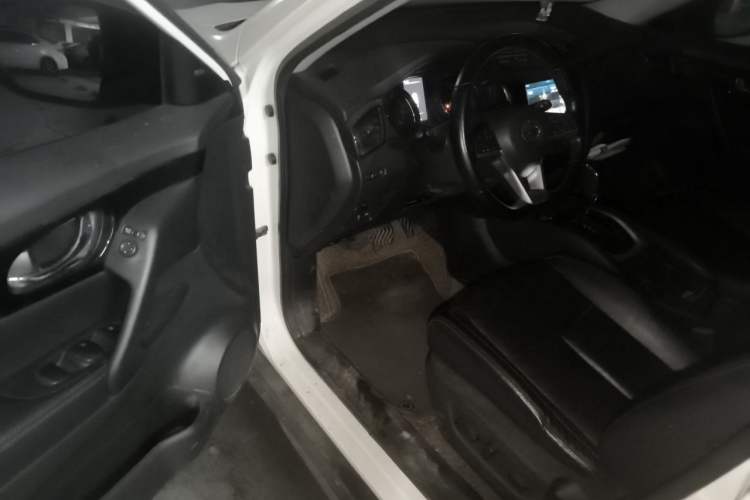 Used Nissan X-Trail 2019 2.0L CVT Smart Connect Comfort Edition 2WD Driver Seat