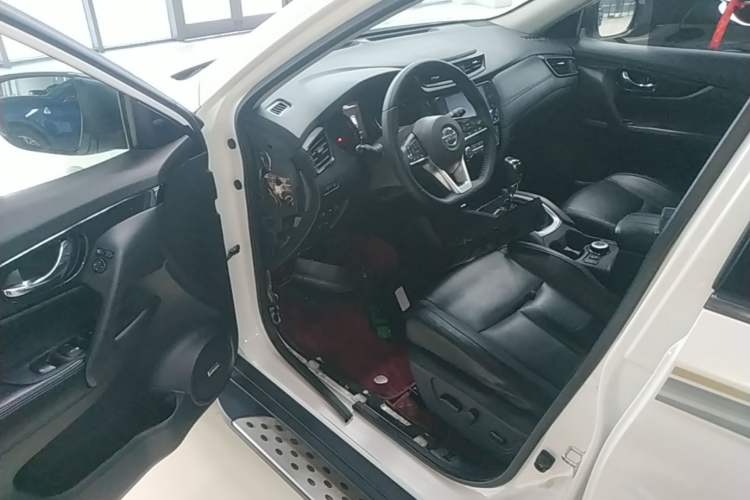 Used Nissan X-Trail 2019 2.5L CVT Smart Connect Luxury Edition 4WD Driver Seat