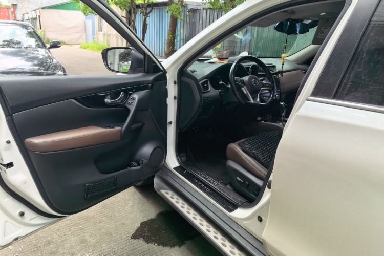 Used Nissan X-Trail 2019 2.0L CVT Smart Connect Comfort Edition 2WD Driver Seat