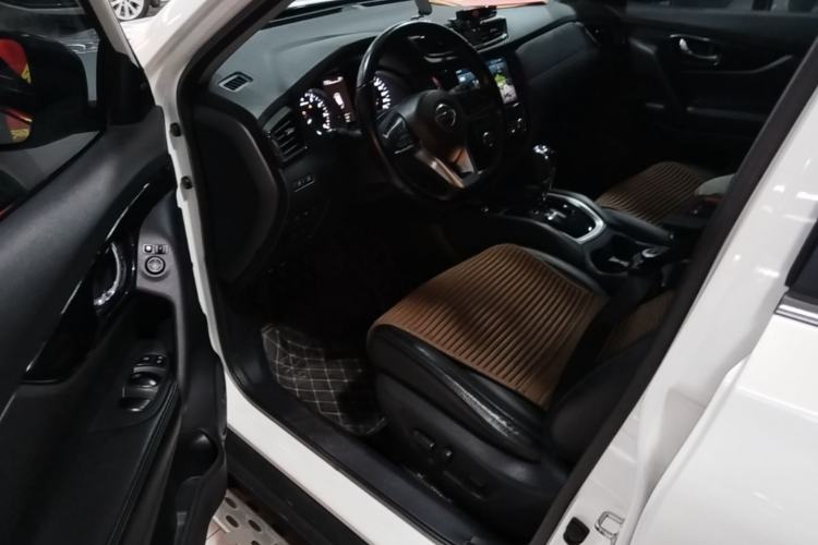 Used Nissan X-Trail 2019 2.5L CVT Smart Connect Luxury Edition 4WD Driver Seat