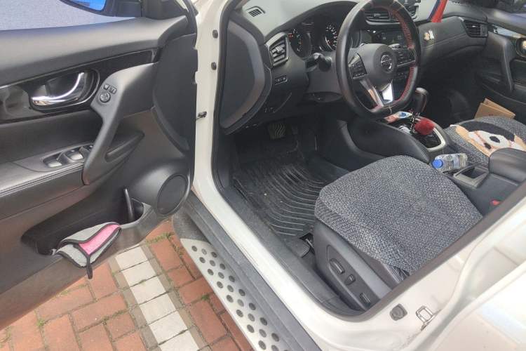 Used Nissan X-Trail 2019 2.0L CVT Smart Connect Comfort Edition 2WD Driver Seat