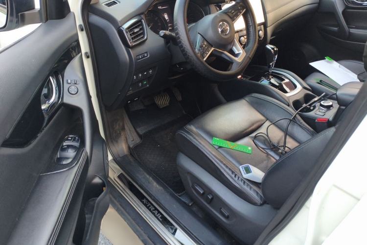 Used Nissan X-Trail 2019 2.5L CVT Smart Connect Luxury Edition 4WD Driver Seat